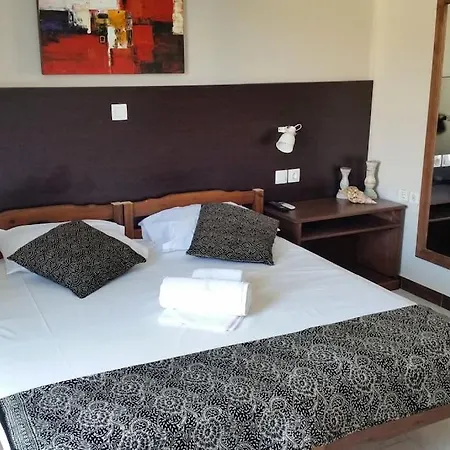 Nefeli Main Road Otel 3*