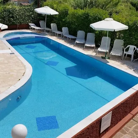 Otel Nefeli Main Road Nydri (Lefkada)