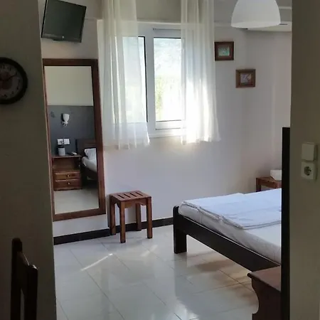 Otel Nefeli Main Road 3*