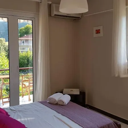 Nefeli Main Road 3* Nydri (Lefkada)