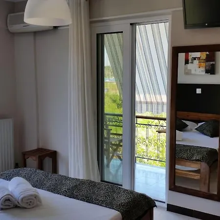 Otel Nefeli Main Road 3*