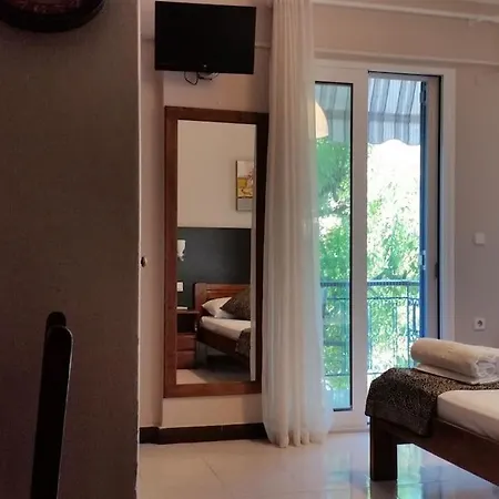 Otel Nefeli Main Road 3*