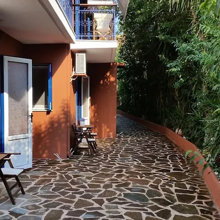 Nefeli Main Road 3* Nydri (Lefkada)