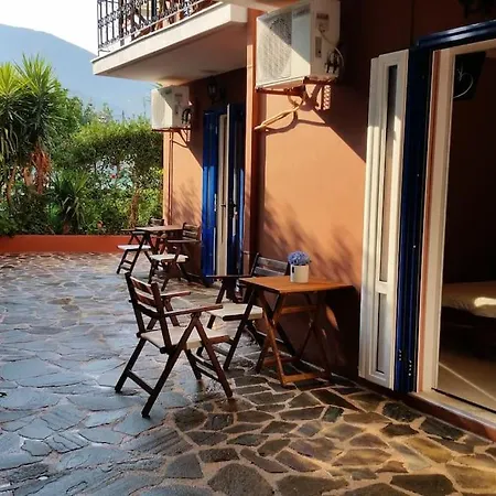 Otel Nefeli Main Road 3*