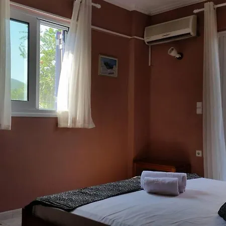 Nefeli Main Road 3* Nydri (Lefkada)